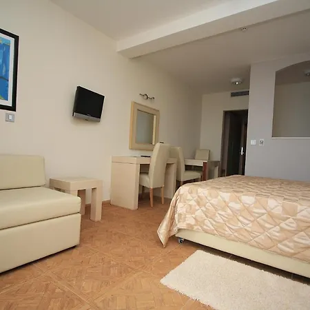 Natalia Hotel apartamentowy Podgora