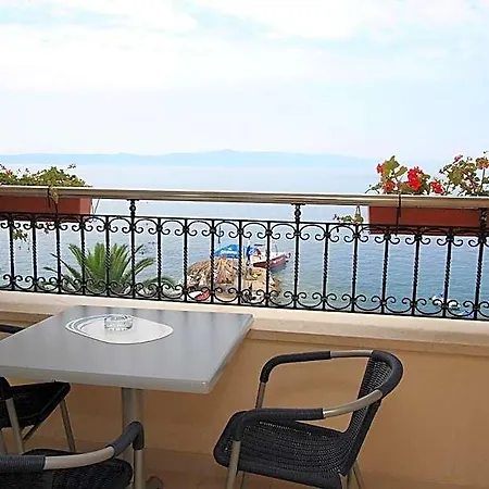 Natalia Apartahotel